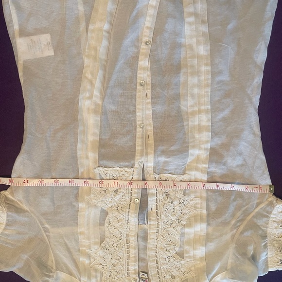 Lace accent blouse - Picture 6 of 10